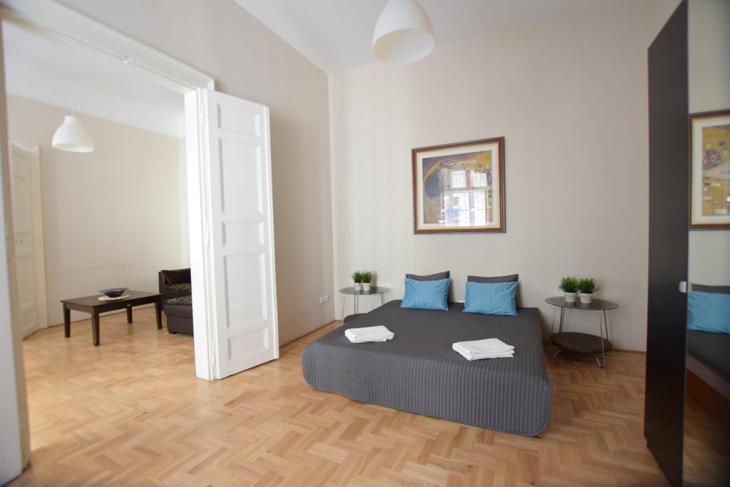 Standard Apartment By Hi5 - Muzeum 5 Budapest Exterior photo