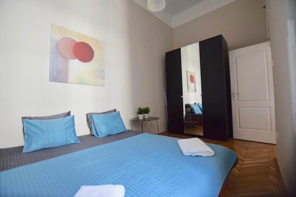 Standard Apartment By Hi5 - Muzeum 5 Budapest Exterior photo